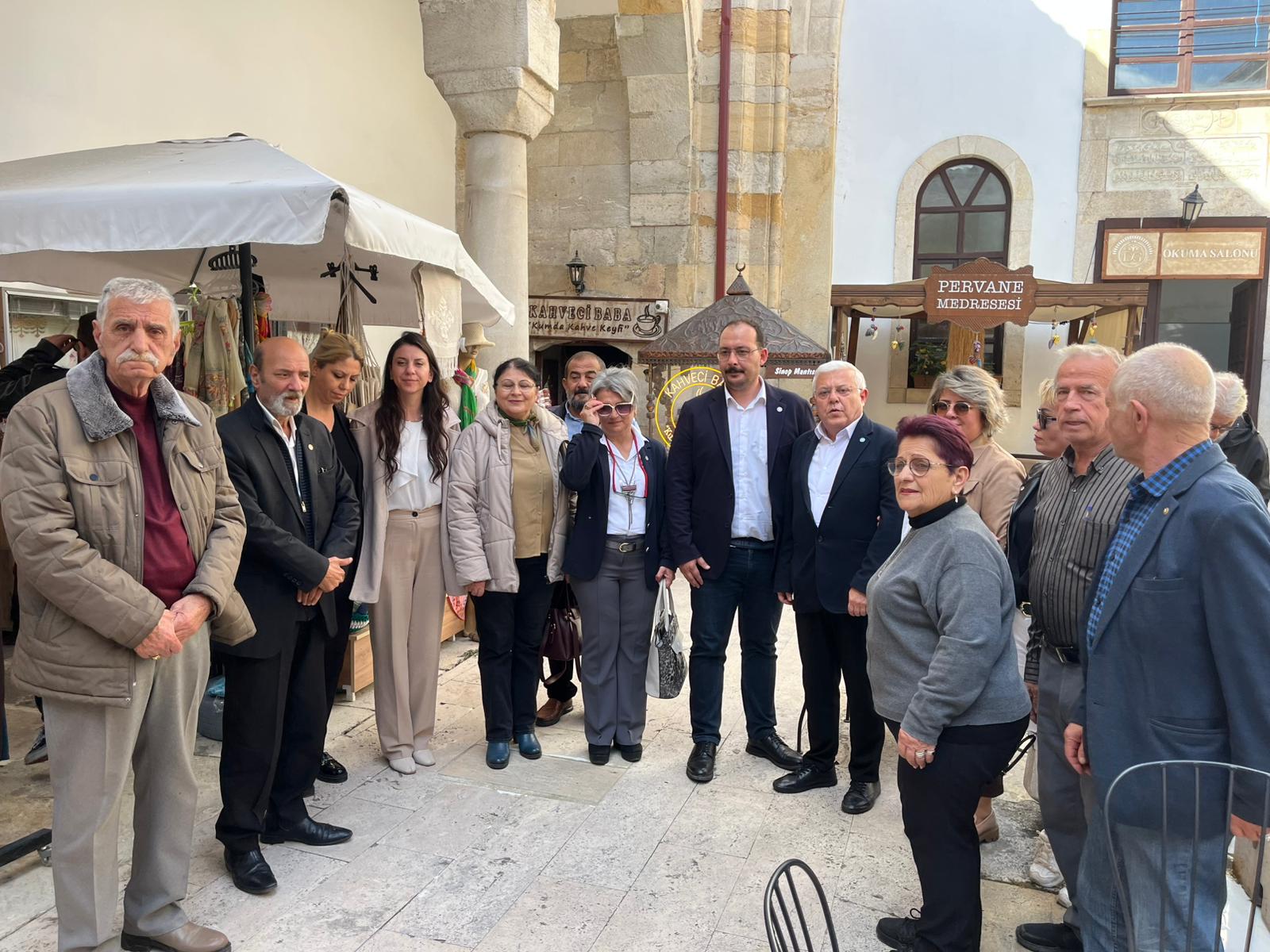 İYİ Parti Sinop'tan tarihi medrese esnafına destek-2