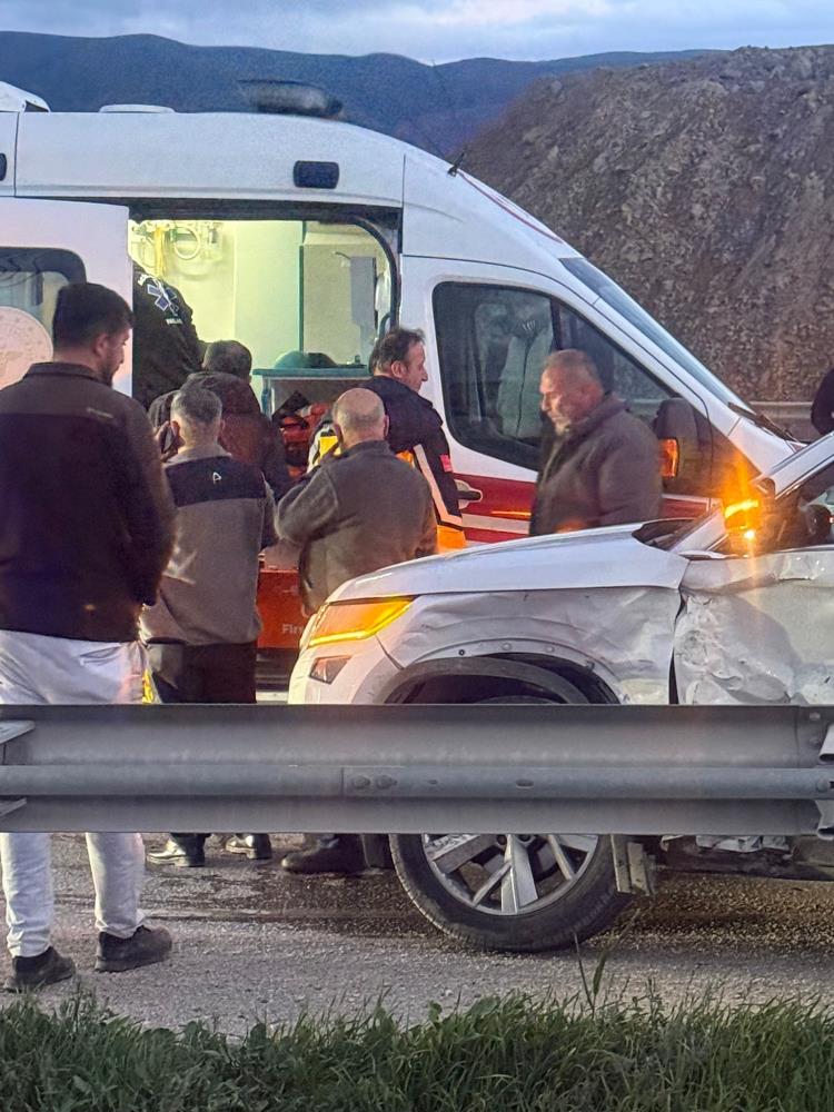 Cip ile otomobil çarpıştı: 1 yaralı-1