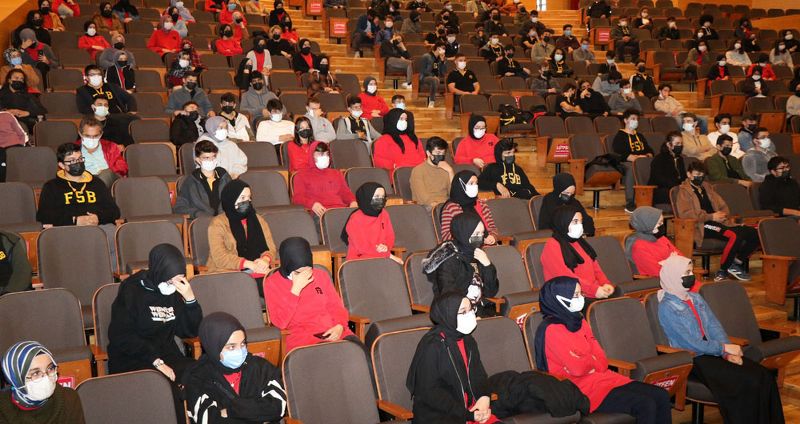 REKTÖR DALGIN ÖĞRENCİLERİN SORULARINI YANITLADI