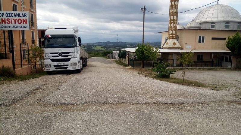 MAHALLE SAKİNLERİNİN BOZUK YOL TEPKİSİ