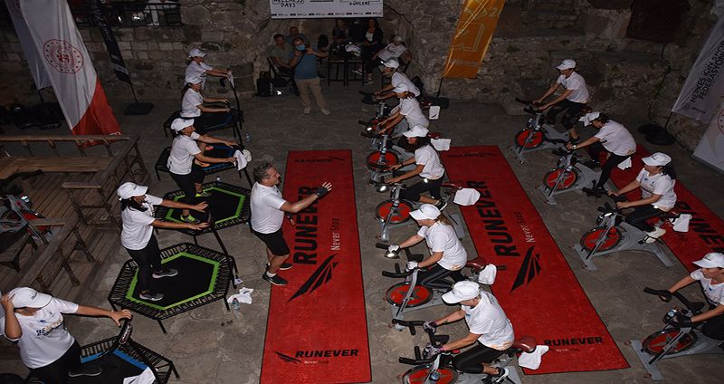 TARİHİ KALEDE SPOR EGZERSİZİ