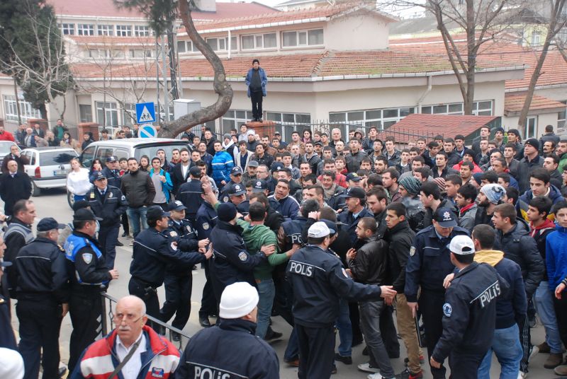 BDP'Lİ VEKİLLERİN SİNOP ZİYARETİNDE GERGİNLİK