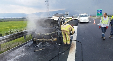 Kuveytli ailenin bulunduğu otomobil alev topuna döndü