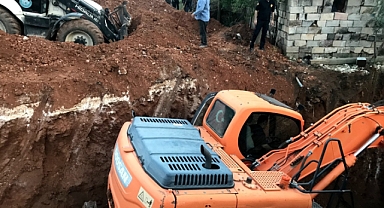 Kuyuya düşen çocuk kurtarılarak hastaneye kaldırıldı