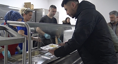 Öğrenci ve ihtiyaç sahiplerine günde 2 öğün sıcak yemek