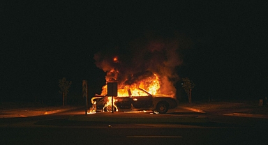 Otomobil Seyir Halindeyken Yandı