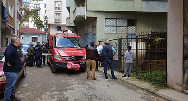 Oyun oynarken bahçe korkuluğu çenesine saplandı