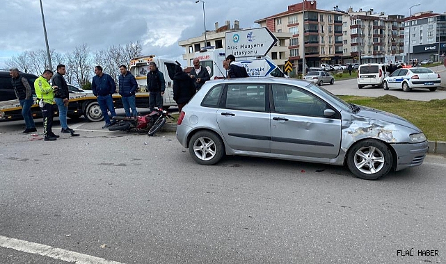 Sinop’ta otomobille çarpışan motosiklet sürücüsü yaralandı