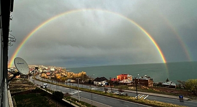 Van Gölü'nde gökkuşağı mest etti