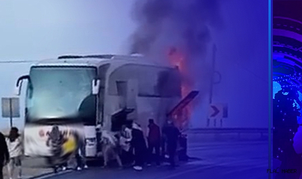 22 YOLCUSU BULUNAN OTOBÜS ALEV ALEV YANDI