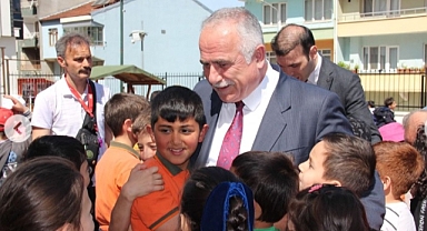 ERFELEK BELEDİYE BAŞKANI ÇOCUK OYUNLARI ŞENLİĞİ'NDE