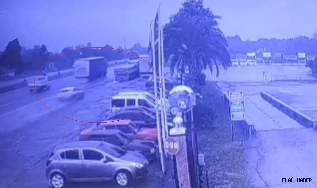 Otomobilin tırın altına girip 1 kişinin öldüğü kaza anı kamerada
