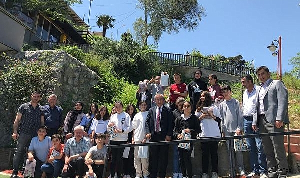BAŞKAN ŞENSOY ÖĞRENCİLERLE ÖĞLE YEMEĞİNDE BULUŞTU