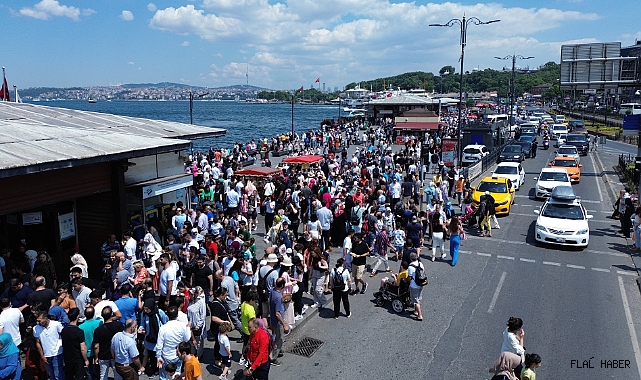 Bayram Nedeniyle Oluşan İnsan Seli Havadan Görüntülendi