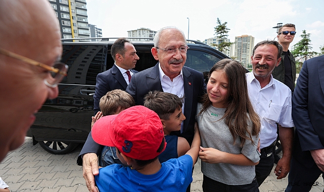 CHP Lideri Kılıçdaroğlu, Babalar Günü dolayısıyla deprem bölgesini ziyaret etti