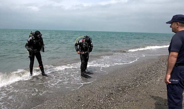 Deniz kenarında elbiseleri bulunan yabancı uyruklu şahsı arama çalışmaları sürüyor