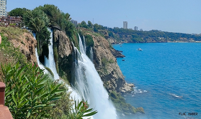 Dünyaca Ünlü Şelaleye Ziyaretçi Akını