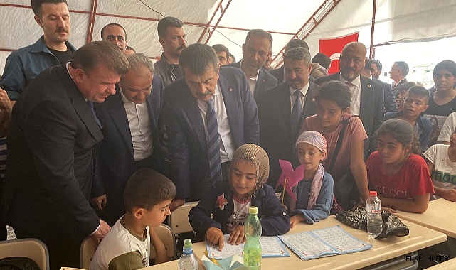 Milli Eğitim Bakanı Tekin, Konteyner Kentte Eğitim Çadırlarına Ziyaret