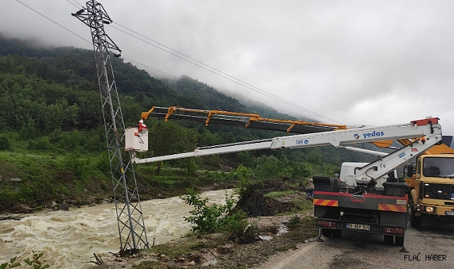 Orta Karadeniz'de sel afeti: Enerjisiz köy kalmadı
