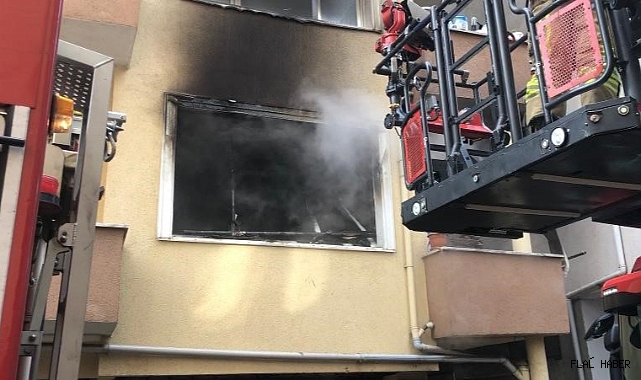 Pendik'te bayram günü korkutan yangın: Mahsur kalanlar kurtarıldı