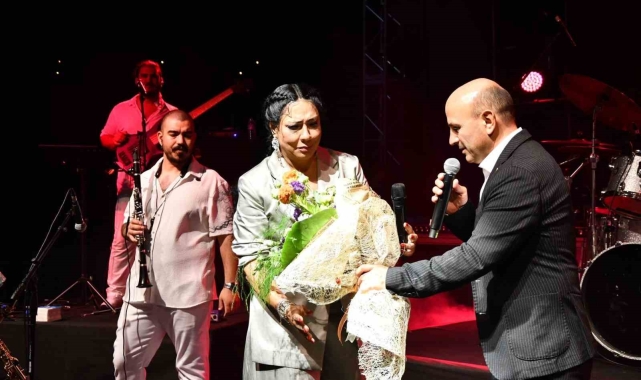 Altınova Belediyesi 16. Kültür Festivali renkli görüntülerle başladı