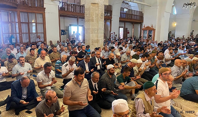 DUALAR ŞEHİTLER İÇİN EDİLDİ