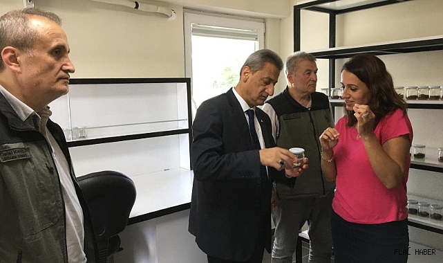 KARAÖMEROĞLU, BİYOLOJİK MÜCADELE LABORATUVARINI İNCELEDİ
