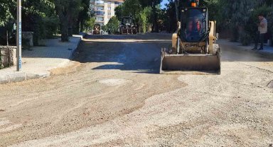 Kuşadası Belediyesi, yolları yeniliyor