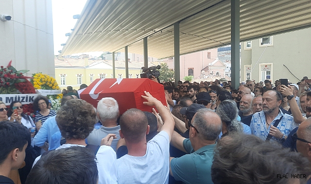 Sanatçı Özkan Uğur Son Yolculuğuna Uğurlandı