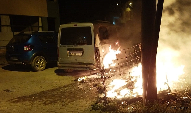 Türkeli'de araç yangını