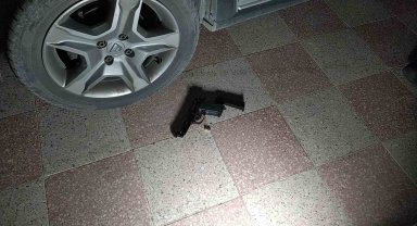 Apartman bahçesinde tabanca ve dolu şarjör bulundu