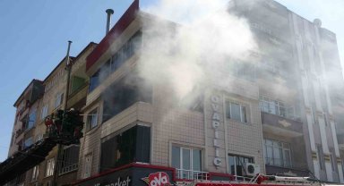 Bafra'da ofis yangını korkuttu