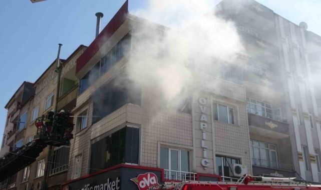 Bafra'da ofis yangını korkuttu