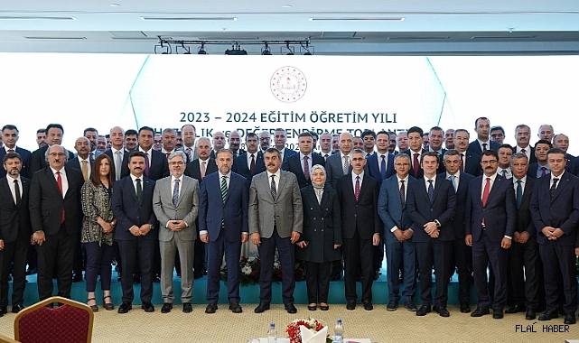 Bakan Tekin, 81 ilin millî eğitim müdürüyle bir araya geldi