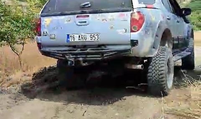 Bursa'da yangına off-road araçlarıyla müdahale