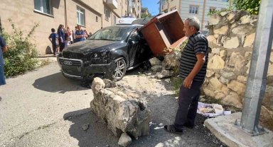 Cip önce otomobil ile römorka çarptı, sonra istinat duvarını yıktı: 1 yaralı