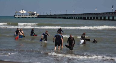 Denizde çöp toplama etkinliği: Türk bayrağı açtılar
