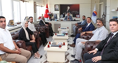 EĞİTİM-BİR-SEN’DEN REKTÖRE HAYIRLI OLSUN ZİYARETİ