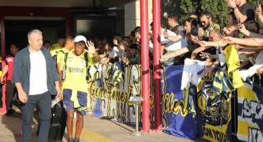 Fenerbahçe kafilesine Samsun'da coşkulu karşılama
