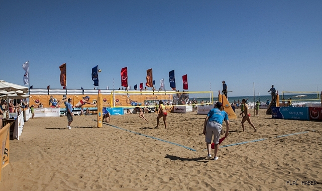 GERZE'DE PLAJ VOLEYBOLU VE AYAK TENİSİ TURNUVALARI BAŞLIYOR