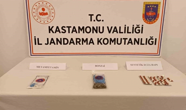 İstanbul'dan Kastamonu'ya uyuşturucu getirirken gözaltına alındılar