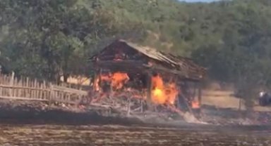 Kastamonu'da bir ev ve üç samanlık yangında küle döndü