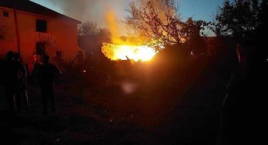 Kastamonu'da çıkan yangında ev, samanlık ve römork yandı