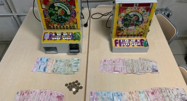 Kıraathanede 2 adet kumar makinesi ele geçirildi