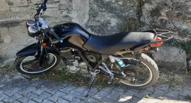 Motosikletlere dadanan 2 çocuk yakalandı