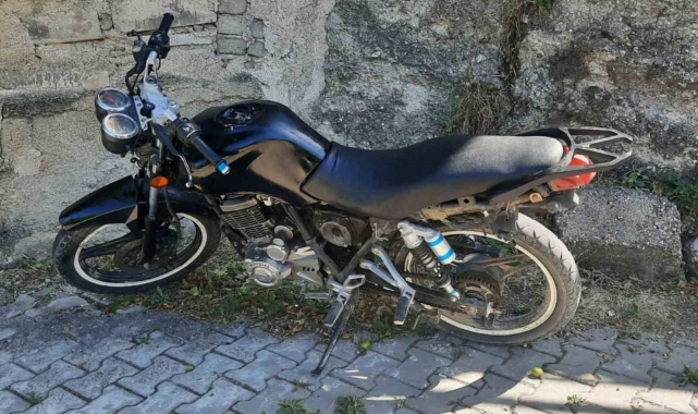 Motosikletlere dadanan 2 çocuk yakalandı