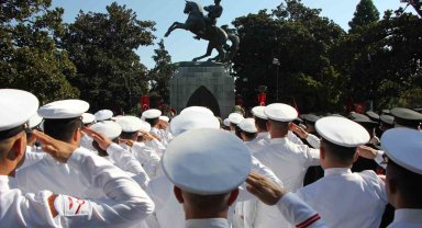 Samsun'da 30 Ağustos kutlamaları çelenk sunumuyla başladı