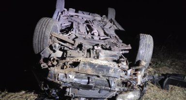 Samsun'da virajı alamayan otomobil tarlaya düştü: 3 yaralı