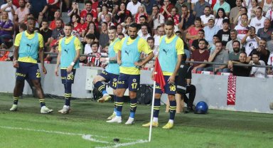Samsunspor - Fenerbahçe maçında sahaya fare girdi