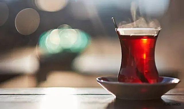 SICAK ÇAY İÇERKEN İKİ KEZ DÜŞÜNÜN! RİSKİ BÜYÜK